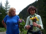 Dateiname=08_Wir_starten_mit_einer_Wanderung_-_Blumenmädchen_Brigitte_und_Dagmar.jpg
Dateigröße=213KB
Abmessungen: 473x355
hinzugefügt am: 20. Juli 2007 08_Wir_starten_mit_einer_Wanderung_-_Blumenmädchen_Brigitte_und_Dagmar.jpg