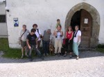 Dateiname=14_Die_Halltal-Gruppe_gut_gelaunt_vor_der_Kapelle.jpg
Dateigröße=191KB
Abmessungen: 473x355
hinzugefügt am: 23. Juni 2008 14_Die_Halltal-Gruppe_gut_gelaunt_vor_der_Kapelle.jpg